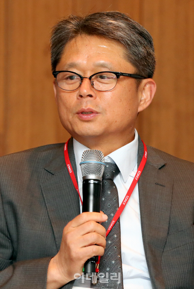 [포토]'제7회 이데일리 세계전략포럼(WSF)' 특별세션1 진행하는 김문상 한국과학기술연구원 ...