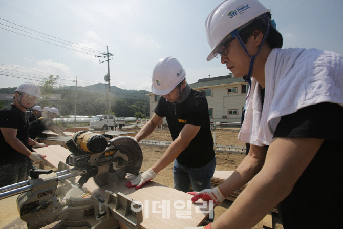 [포토]디월트 전동공구로 손 쉬운 가구 만들기!