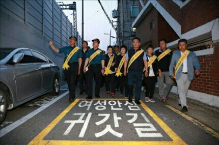 "여성안전 불안요인 제거해달라"..이상원 서울경찰청장 용답동 달빛마을 방문