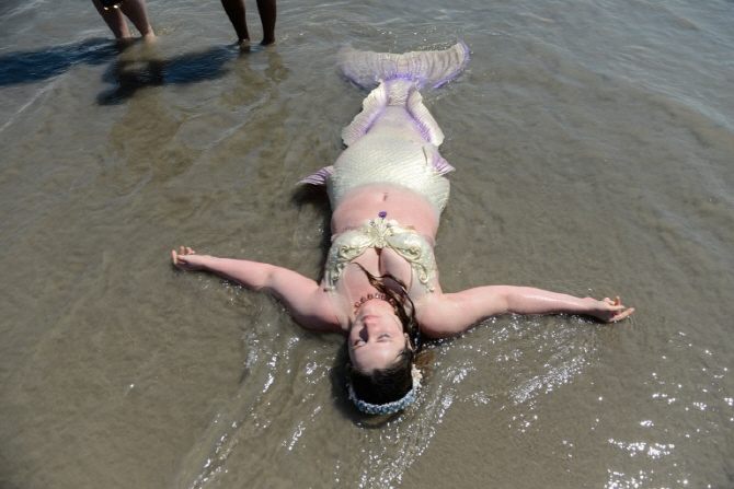  뉴욕 코니아일랜드서 인어 발견?                                                                                                                                                                   