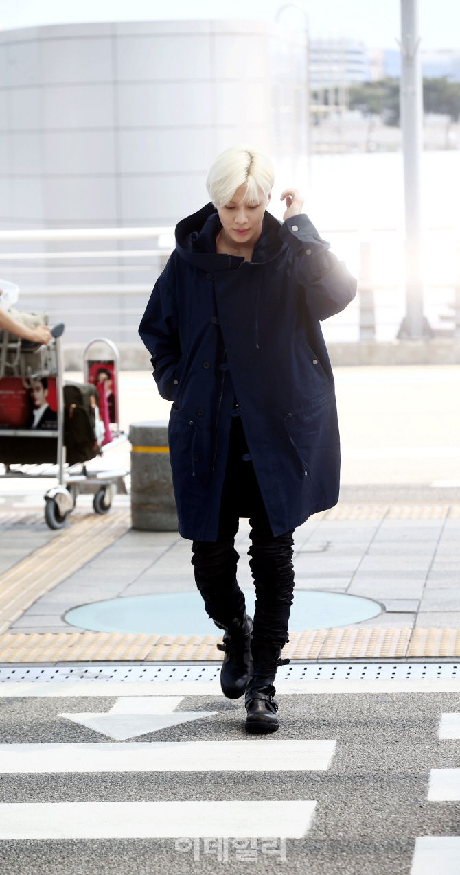 샤이니 태민, 여심 올킬 눈부신 공항 런웨이!                                                                                                                                                        