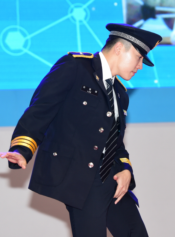 슈주 동해, '마이클 잭슨처럼 멋지게!'