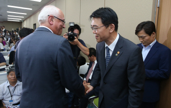 영남권 신공항…김해 확장으로 마침표