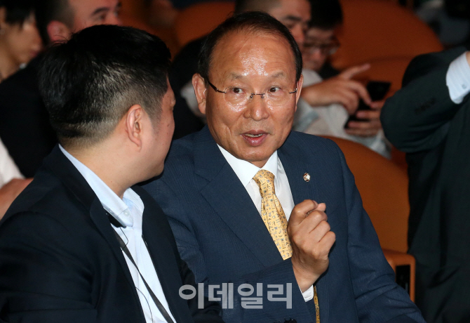[포토]'청년창업박람회' 참석한 최운열 더불어민주당 의원