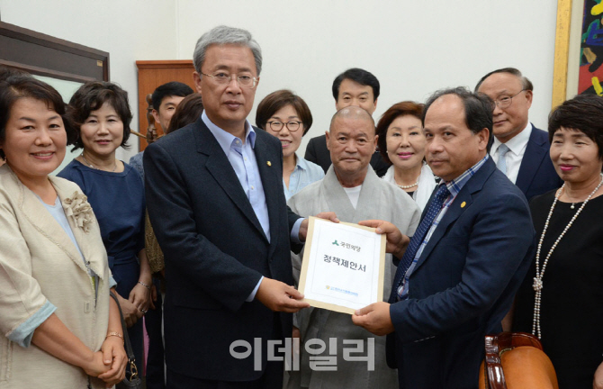 [포토] 유치원총연합회, '유아교육 평등권 보장' 촉구 위해 국회 방문