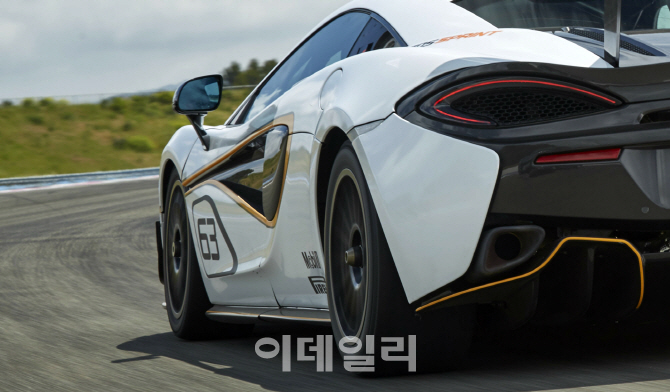 [포토]맥라렌 '570S 스프린트', 날카로운 리어램프