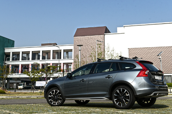 [포토] 볼보 V60의 혈통을 이어 받은 올 로드 러너, 볼보 V60 크로스컨트리