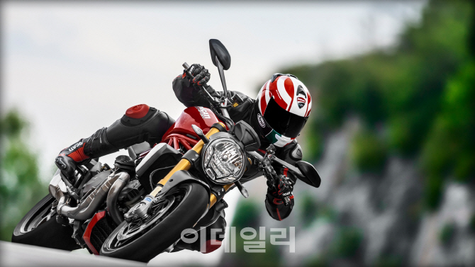 두가티 '몬스터 1200S', 이탈리아서 '황금콤파스상' 수상