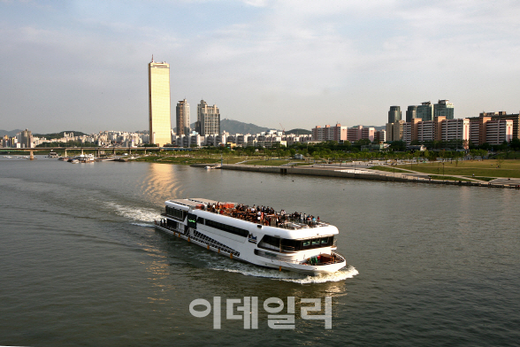 '한강 위의 이동공연장' 아라호의 대변신