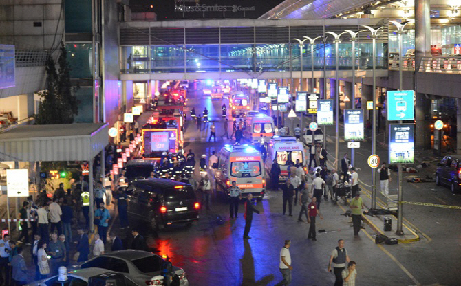 터키 공항 테러, `당시의 급박함을 말해주는…`                                                                                                                                                      