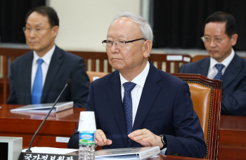 이병호 국정원장 “권력남용 절대 하지 않겠다”(종합)