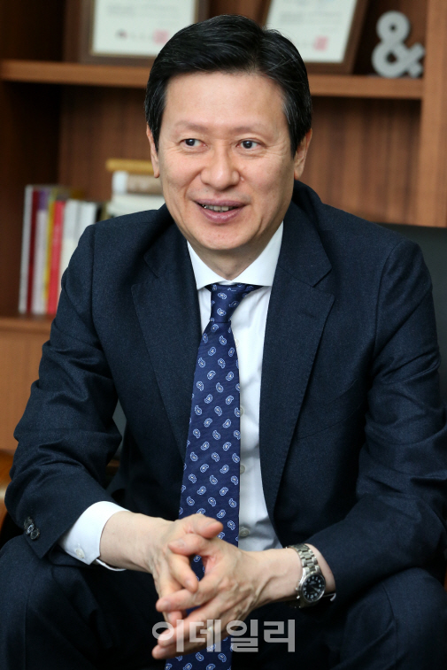 기회 엿보는 신동주.."검찰수사 대비, 형사팀 인력 보강"