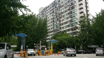 중도금 대출규제 본격 시행..'속타는 강남, 춤추는 비강남'