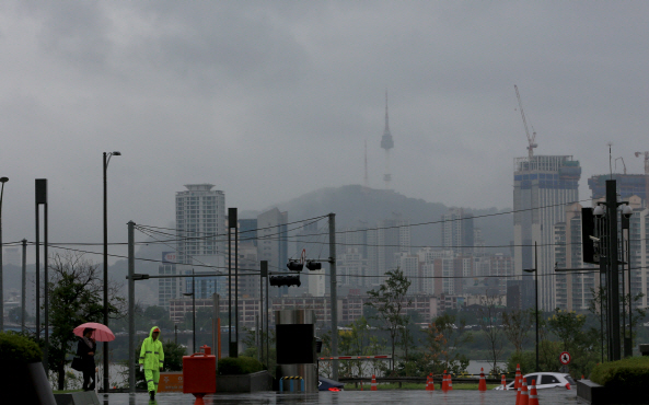 5일 전국 장마전선 영향…중부지방 시간당 30mm 강한 비