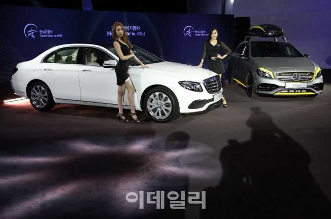[포토]'벤츠 E-Class에 시선 집중'