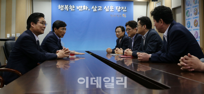 안희정 충남도지사, 석탄화력 폐기수명 단축 등 미세먼지 50% 감축안 제시