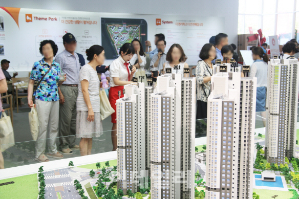 [포토]SK건설 '송도 SK뷰' 모델하우스 방문객들 '어디보자'