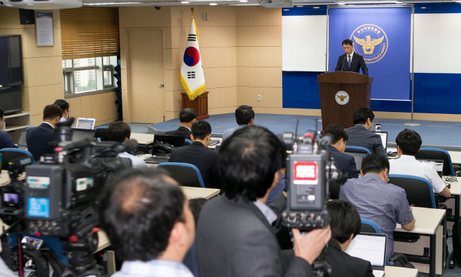 학교전담경찰관 구속영장, `여고생 성관계` 간음혐의.."강압성은 없어"