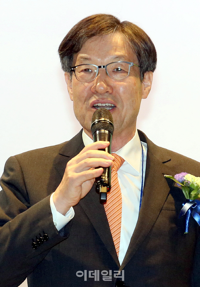 [포토]권오준 POSCO 회장, '2016년 대한민국 최고과학기술인상' 수상