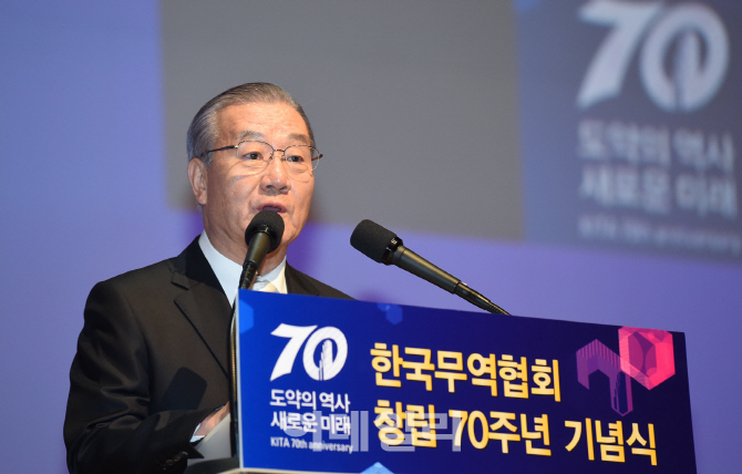 [포토]'창립 70주년 기념식'에서 기념사하는 김인호 한국무엽협회 회장