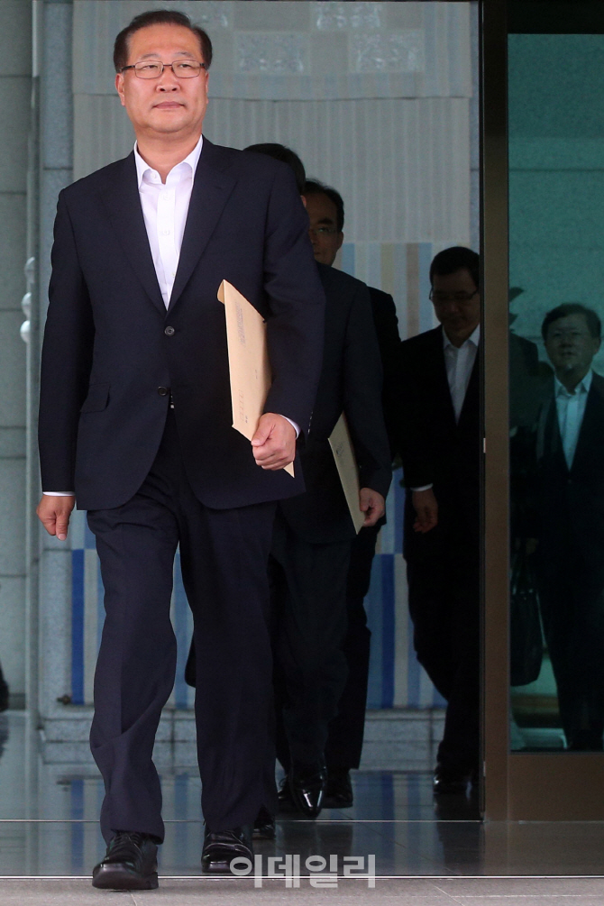 [포토]'대검찰청 나서는 박성재 서울고검장'