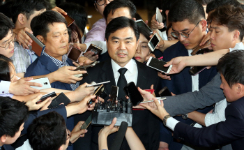 檢, 진경준 ‘차명주식 의혹’ 수사…보안업체 대표 소환