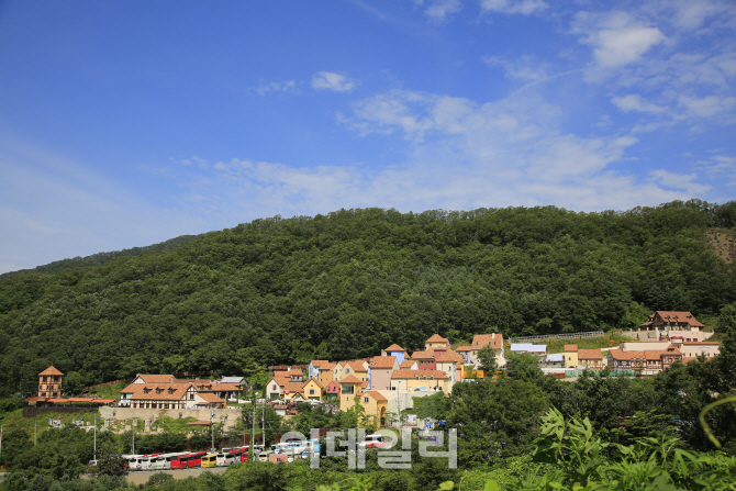 경기 가평 쁘띠프랑스 中 공무원 등 500여명 방문