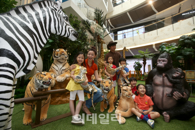 [포토]여의도 IFC몰, '사파리 어드벤처' 진행