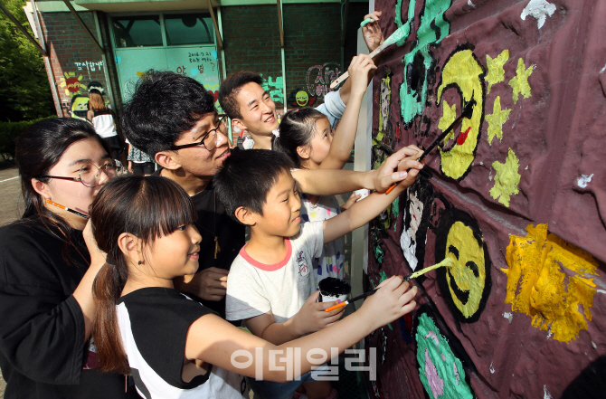 [포토] 한국암웨이, 분당 오리초등학교 공공미술 프로젝트 진행