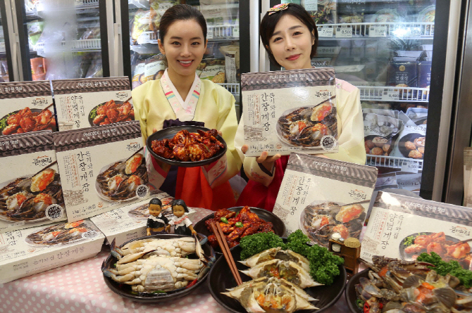 [포토]"유명 맛집 '큰기와집' 간장게장을 안방에서"