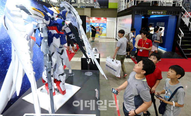 [포토]'한 눈에 반한 건담'