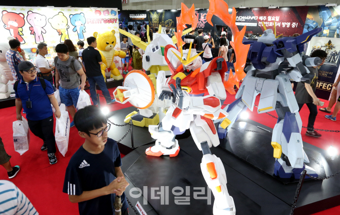 [포토]코엑스에 출동한 건담들