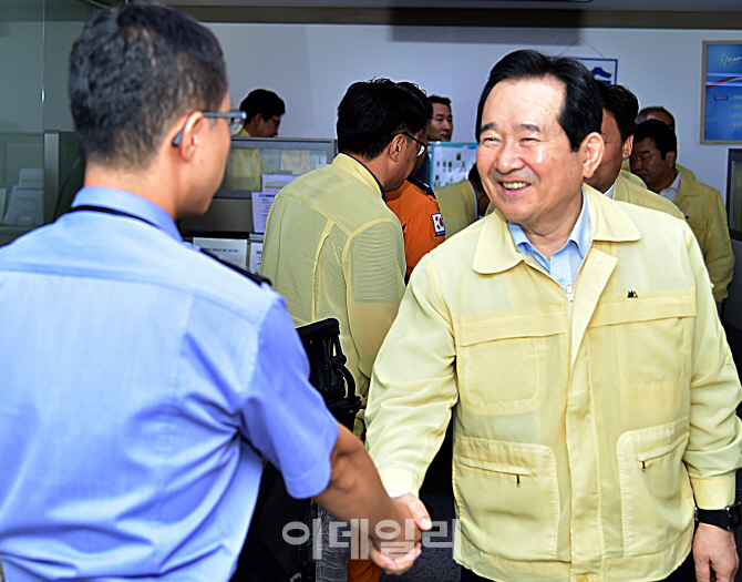 [포토] 정세균 국회의장, 중앙재난안전상황실 방문