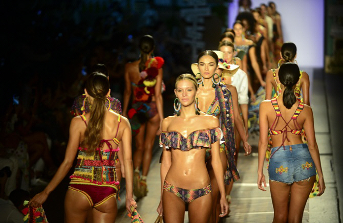 콜롬비아모다 패션쇼, `2017년 내 비키니는?`                                                                                                                                                        