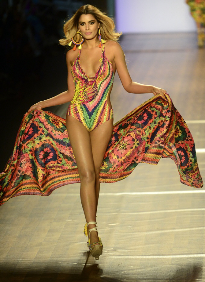 `2017 스윔웨어 트랜드는`…콜롬비아모다 패션쇼, 아구아 벤디타 작품 선봬                                                                                                                                  