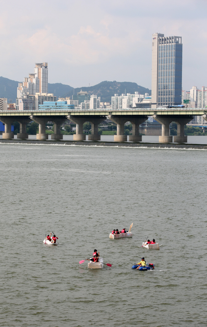 [포토]한강에 뜬 종이배