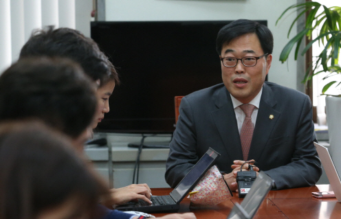 김기식 “안철수의 이해충돌 방지 포함 김영란법 개정안, 시행 불가능”