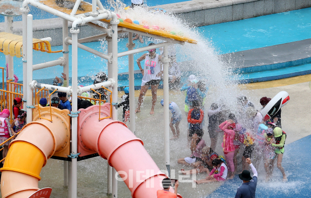 오늘 서울 올 들어 가장 더웠다…올해 들어 첫 폭염경보