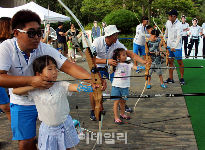 [포토] '코오롱 꿈나무 양궁교실' 체험하세요!