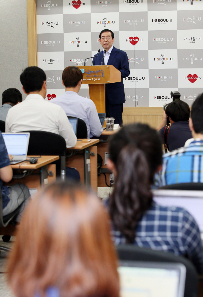 [포토]박원순 시장, 박 대통령에 면담 요청