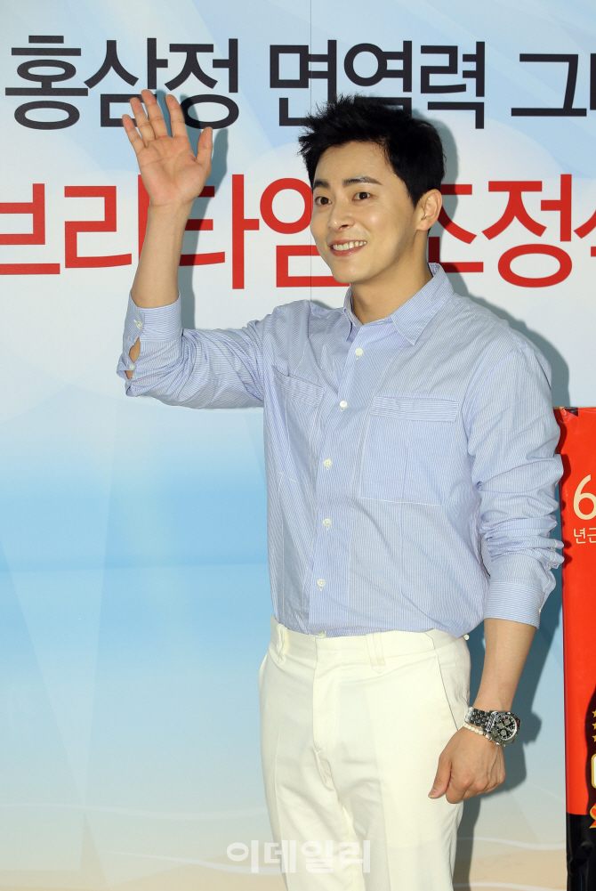 [포토]배우 조정석, '여러분 반가워요'