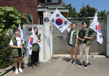 대구銀 대학생 홍보대사, 광복절 맞이 태극기 배포 행사