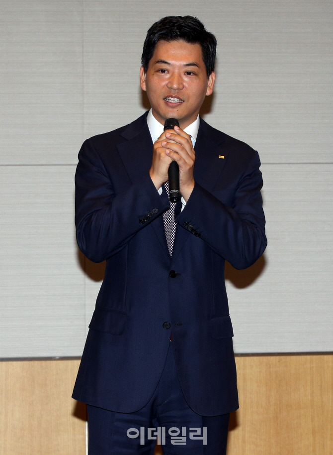 [포토]이데일리 주식투자포럼, '강연하는 박기웅 본부장'