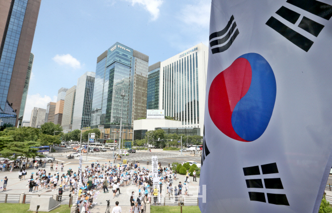 [포토]'제71회 광복절' 맞아 펄럭이는 태극기