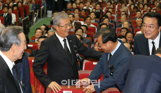 [포토]'故 김대중 전 대통령 서거 7주기 추도식' 참석한 김종인-이정현-정진석