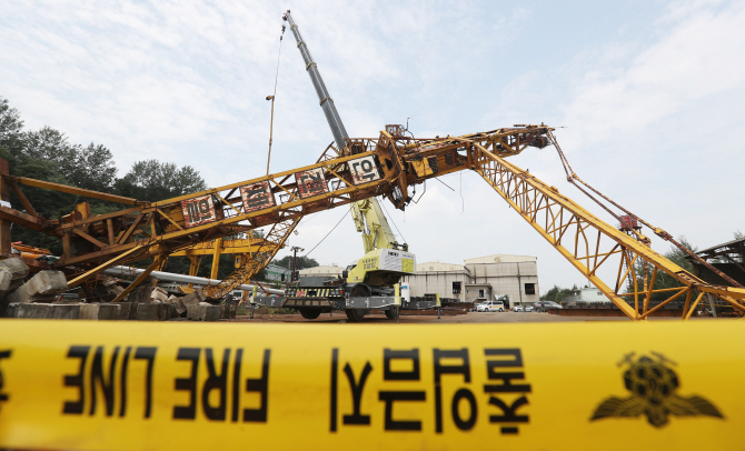 여주 제조공장서 노후 크레인 쓰러져… 2명 중상·4명 경상