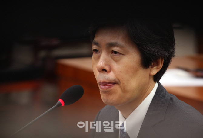 포토]김재형 대법관 후보자, '긴장'