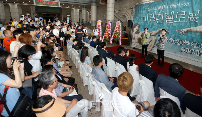 [포토]'미켈란젤로展' 개막식에서 멋진 공연을 선보이는 팝페라 듀오 라보엠