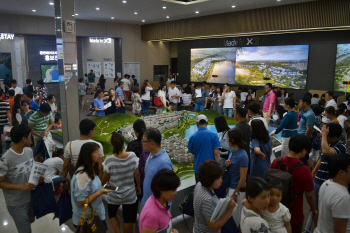 테라스 있는 뉴스테이 보러 2.5만명 몰려..‘동탄레이크자이 더 테라스’