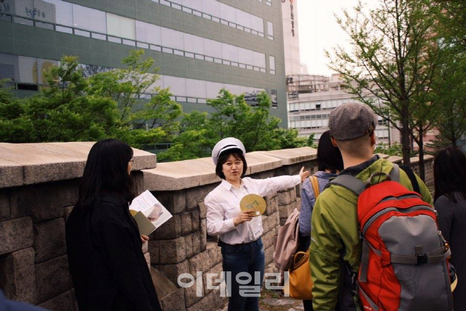 "시원해진 가을, 서울역 도보투어 함께 걸어요"